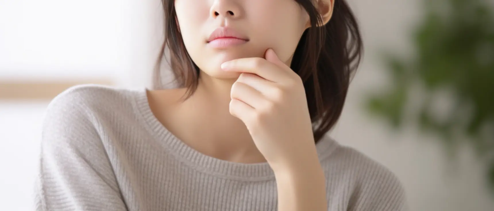 悩む女性